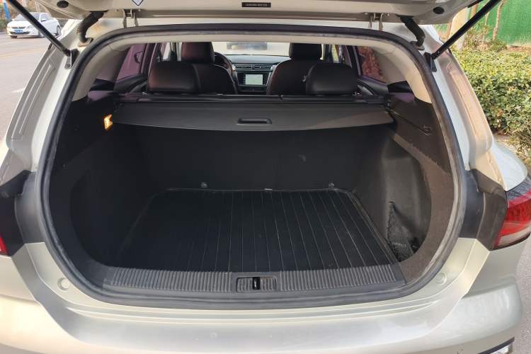 Used Roewe Ei5 2018 Internet Luxury Edition Trunk