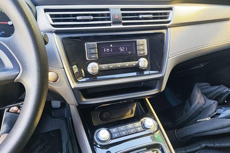 Used Roewe Ei5 2018 Internet Luxury Edition Audio And AC Panel