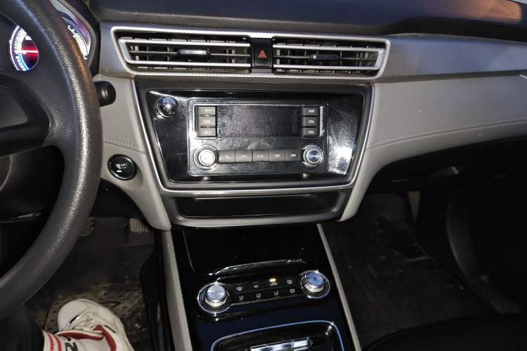 Used Roewe Ei5 2018 Internet Luxury Edition Audio And AC Panel