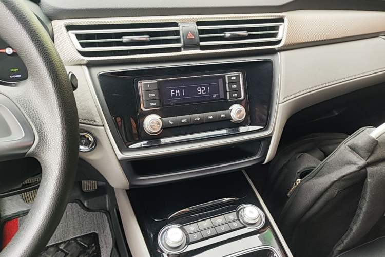 Used Roewe Ei5 2018 Internet Luxury Edition Audio And AC Panel