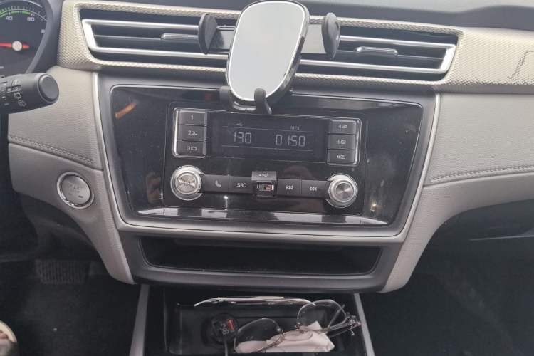 Used Roewe Ei5 2018 Government Procurement Version Audio And AC Panel