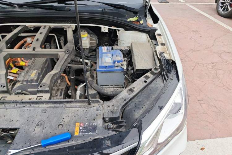 Used Roewe Ei5 2018 Internet Flagship Edition Engine Bay Left