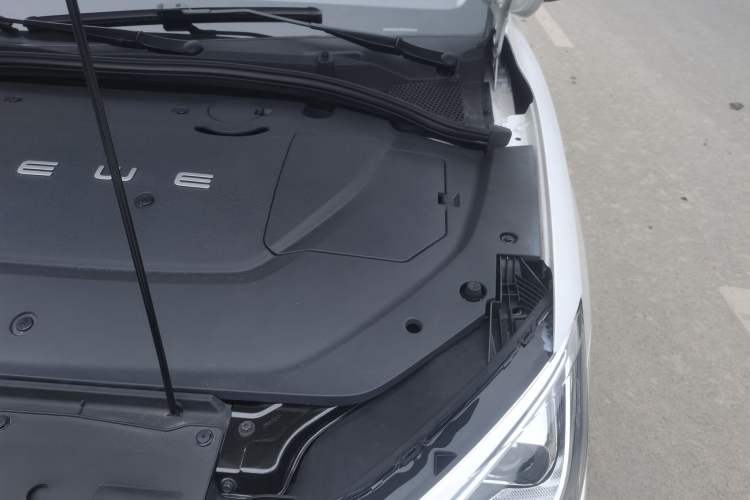 Used Roewe Ei5 2018 Internet Flagship Edition Engine Bay Left