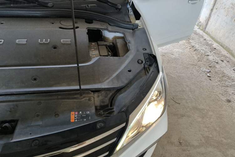 Used Roewe Ei5 2018 Internet Flagship Edition Engine Bay Left