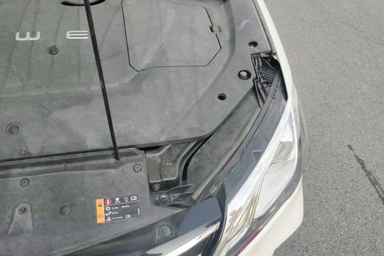 Used Roewe Ei5 2018 Internet Flagship Edition Engine Bay Left