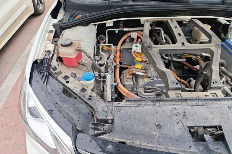 Used Roewe Ei5 2018 Internet Flagship Edition Engine Bay Right