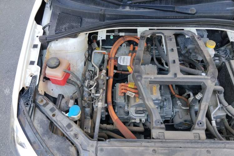 Used Roewe Ei5 2018 Internet Flagship Edition Engine Bay Right