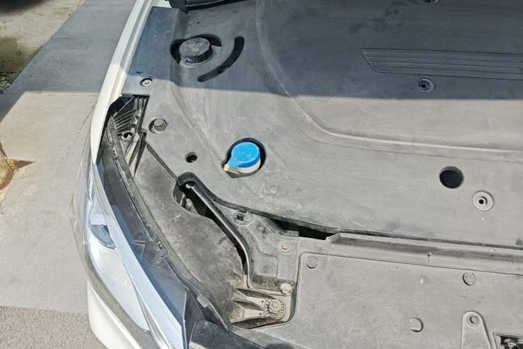 Used Roewe Ei5 2018 Internet Flagship Edition Engine Bay Right