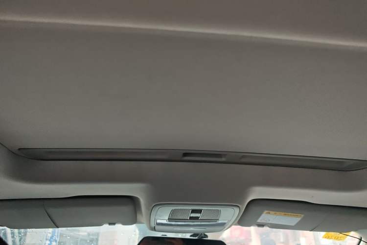Used Roewe Ei5 2018 Internet Luxury Edition Headliner