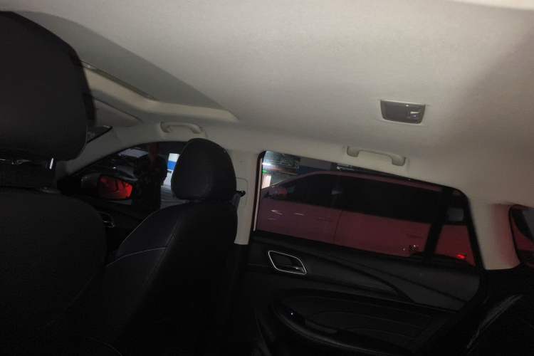 Used Roewe Ei5 2018 Internet Luxury Edition Headliner