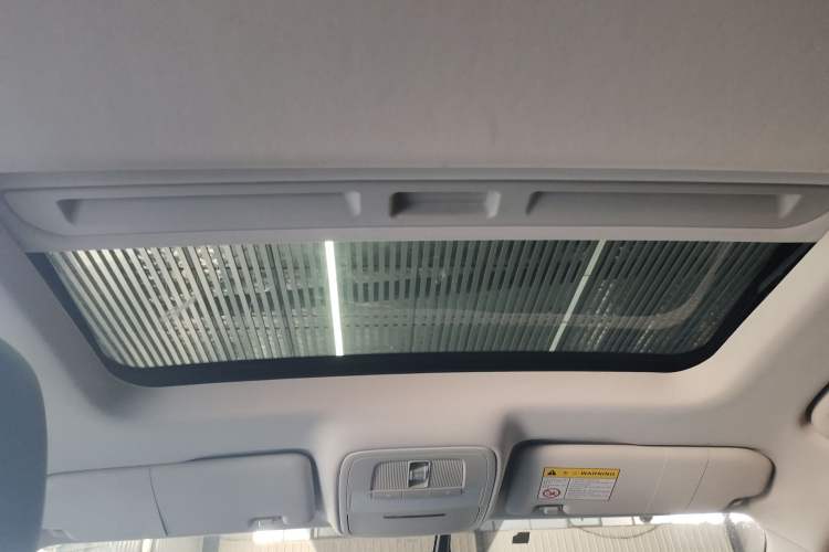 Used Roewe Ei5 2018 Internet Flagship Edition Headliner