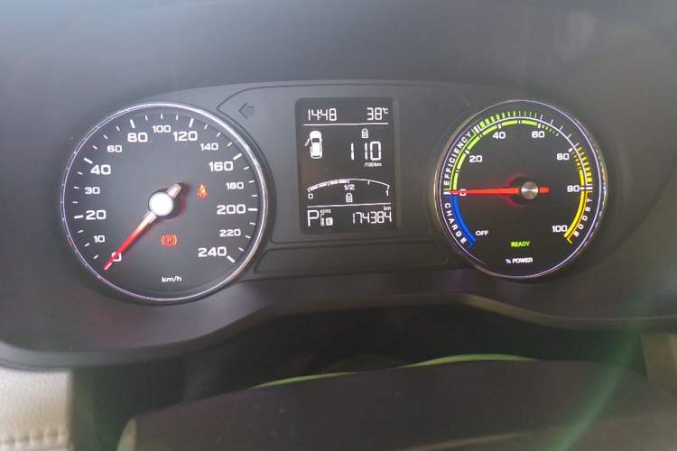 Used Roewe Ei5 2018 Internet Luxury Edition Odometer Close Up