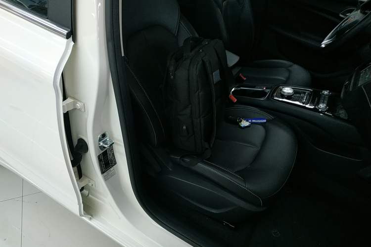 Used Roewe Ei5 2018 Internet Flagship Edition Right Front Seat