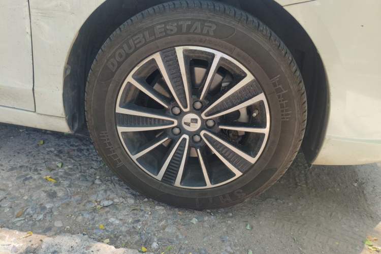 Used Roewe Ei5 2018 Internet Flagship Edition Right Front Wheel Hub