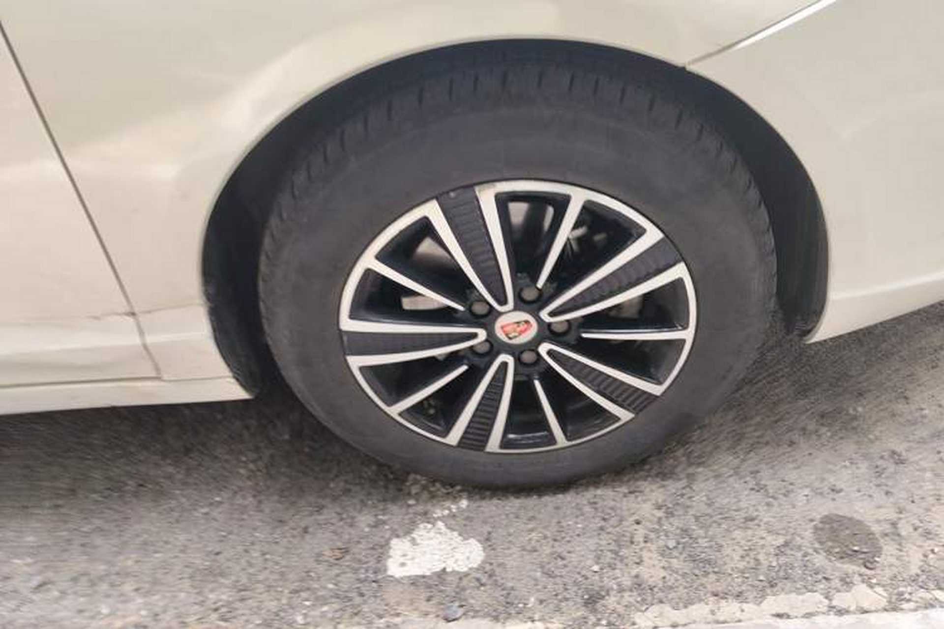 Used Roewe Ei5 2018 Internet Flagship Edition Right Front Wheel Hub