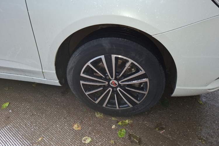 Used Roewe Ei5 2018 Internet Luxury Edition Right Front Wheel Hub