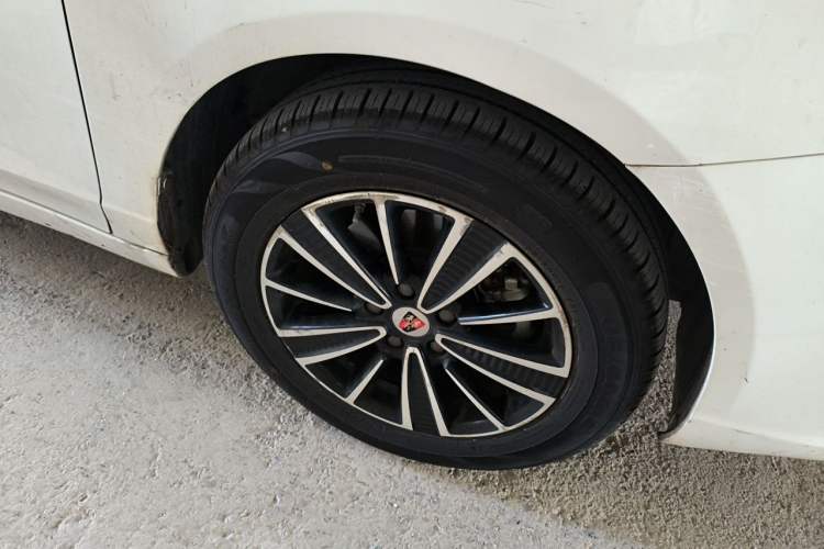 Used Roewe Ei5 2018 Internet Flagship Edition Right Front Wheel Hub