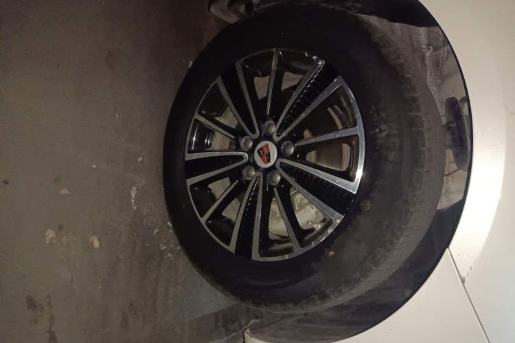 Used Roewe Ei5 2018 Internet Flagship Edition Right Front Wheel Hub