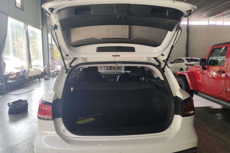 Used Roewe Ei5 2018 Internet Flagship Edition Trunk