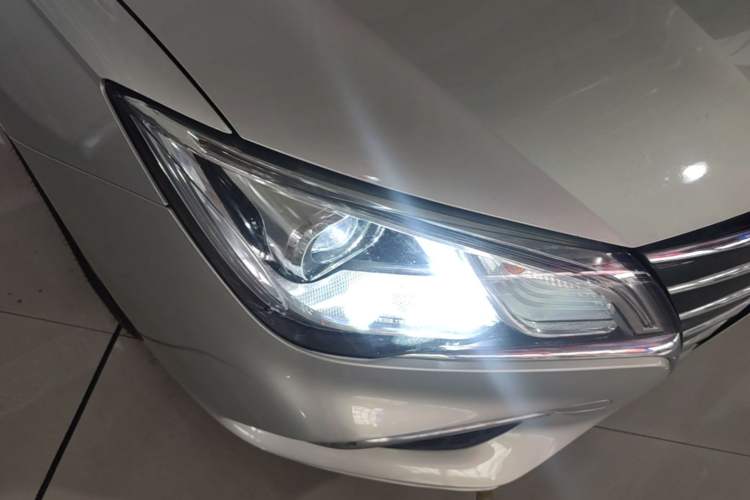 Used Roewe Ei5 2018 Internet Luxury Edition Right Front Headlight