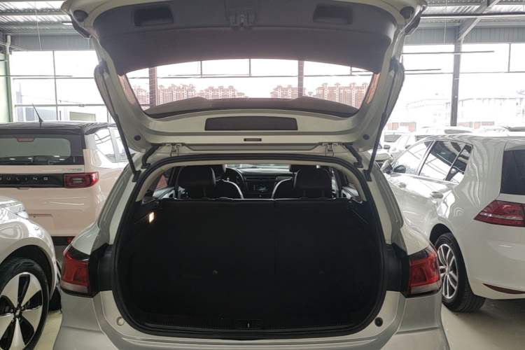 Used Roewe Ei5 2018 Internet Flagship Edition Trunk