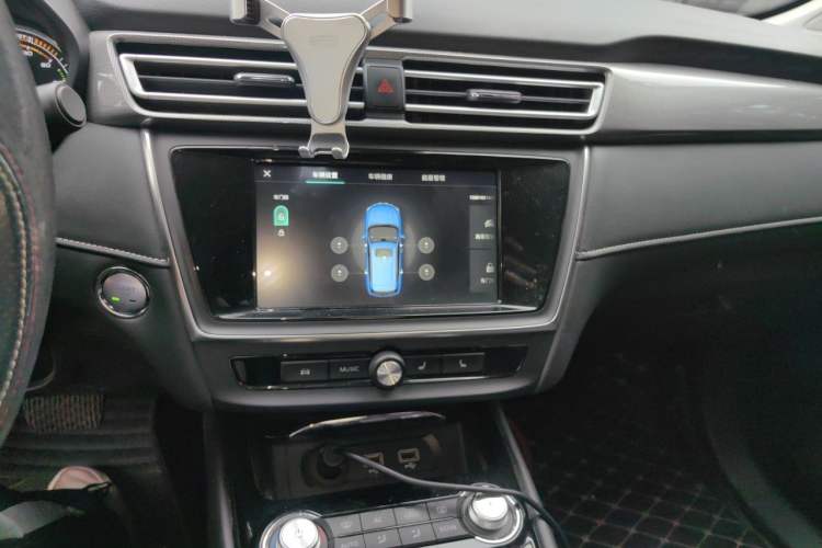 Used Roewe Ei5 2019 Smart Connect Supreme Edition Audio And AC Panel