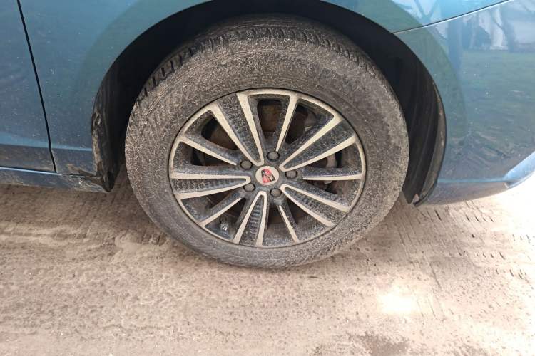 Used Roewe Ei5 2019 Luxury Edition Right Front Wheel Hub