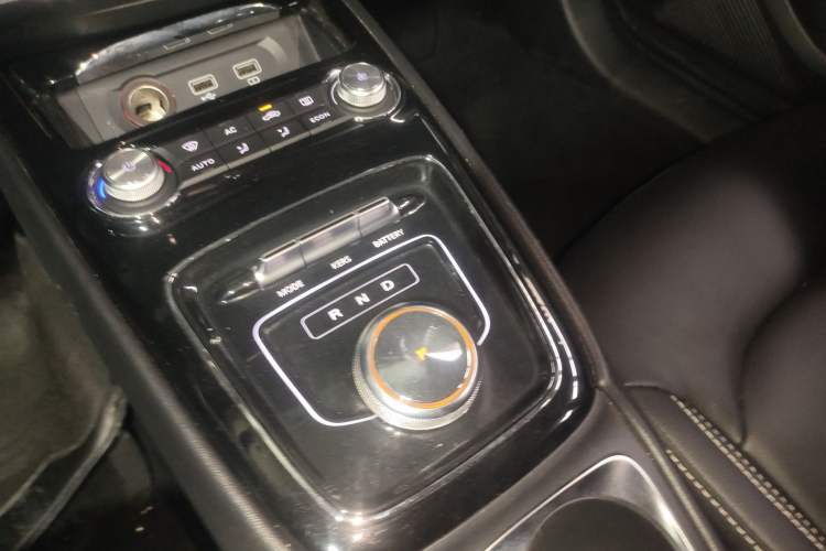 Used Roewe Ei5 2019 Luxury Edition Gear Lever