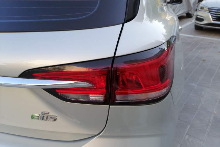 Used Roewe Ei5 2019 Smart Connect Supreme Edition Right Rear Taillight