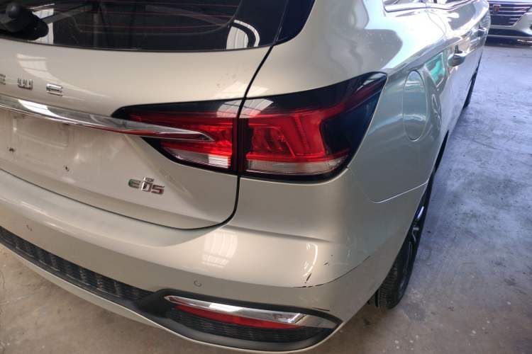 Used Roewe Ei5 2019 Luxury Edition Right Rear Taillight