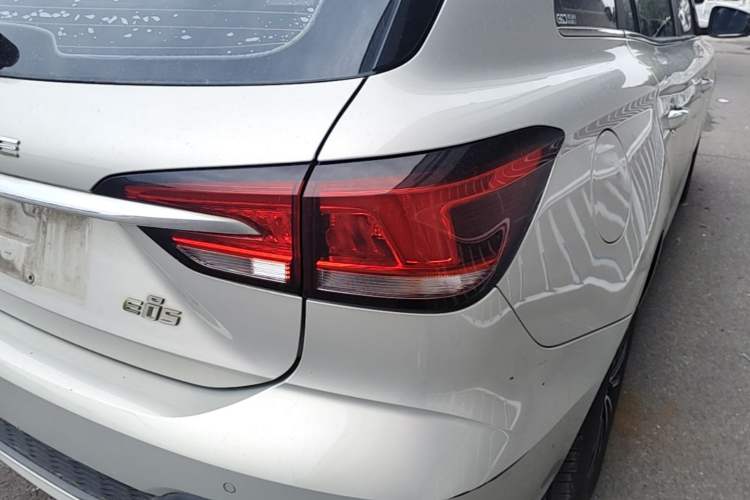 Used Roewe Ei5 2019 Luxury Edition Right Rear Taillight