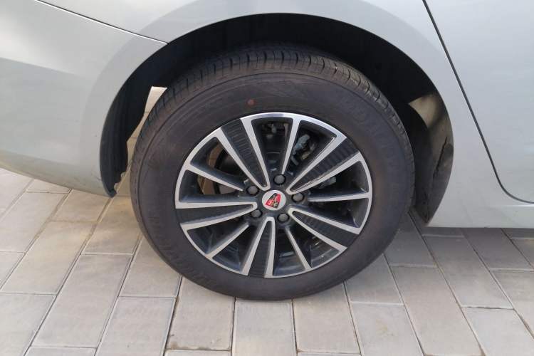 Used Roewe Ei5 2019 Smart Connect Flagship Edition Right Rear Wheel Hub