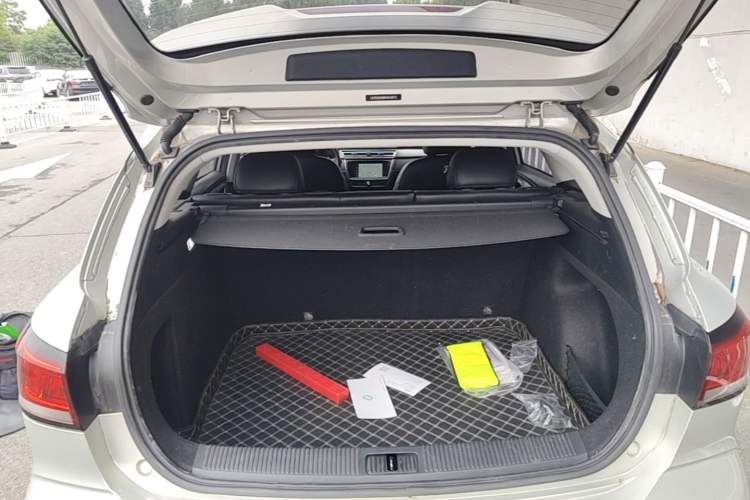 Used Roewe Ei5 2019 Luxury Edition Trunk