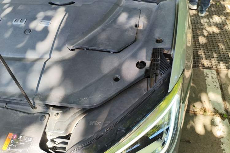 Used Roewe Ei5 2019 Smart Connect Flagship Edition Engine Bay Left