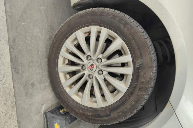 Used Roewe Ei5 2019 Luxury Edition Right Front Wheel Hub