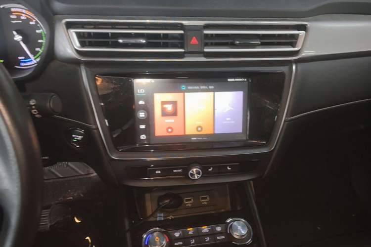 Used Roewe Ei5 2019 Luxury Edition Audio And AC Panel