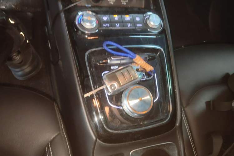 Used Roewe Ei5 2019 Luxury Edition Gear Lever