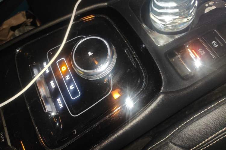 Used Roewe Ei5 2019 Luxury Edition Gear Lever