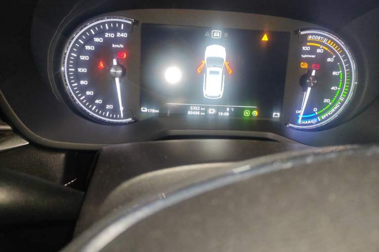 Used Roewe Ei5 2019 Luxury Edition Odometer Close Up