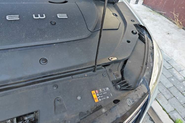 Used Roewe Ei5 2019 Smart Connect Flagship Edition Engine Bay Left