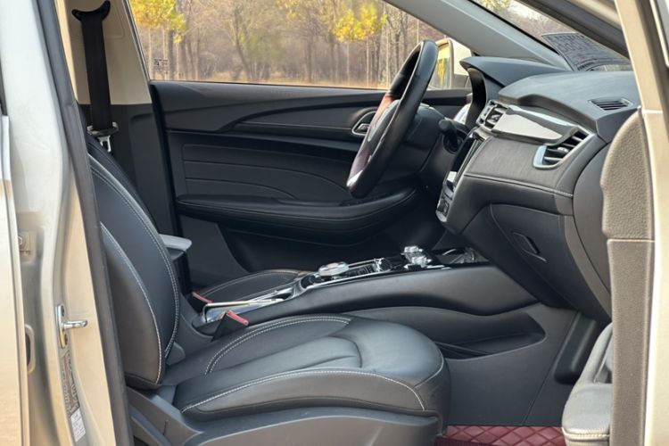 Used Roewe Ei5 2019 Smart Connect Flagship Edition Interior 6