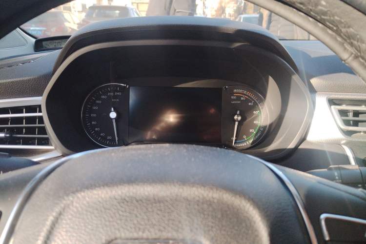 Used Roewe Ei5 2019 Luxury Edition Odometer Close Up