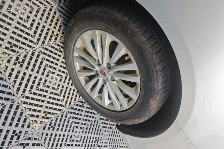 Used Roewe Ei5 2019 Luxury Edition Right Front Wheel Hub
