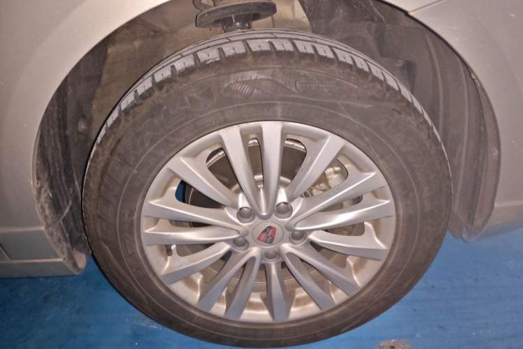 Used Roewe Ei5 2019 Luxury Edition Right Front Wheel Hub