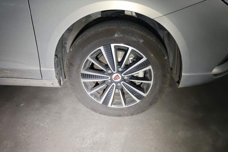 Used Roewe Ei5 2019 Smart Connect Flagship Edition Right Front Wheel Hub