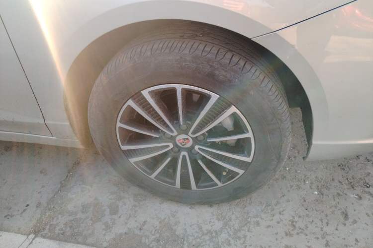Used Roewe Ei5 2019 Luxury Edition Right Front Wheel Hub