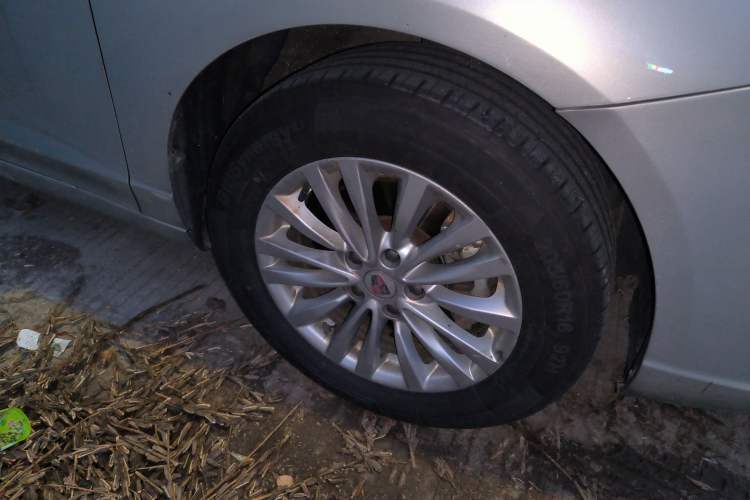 Used Roewe Ei5 2019 Luxury Edition Right Front Wheel Hub