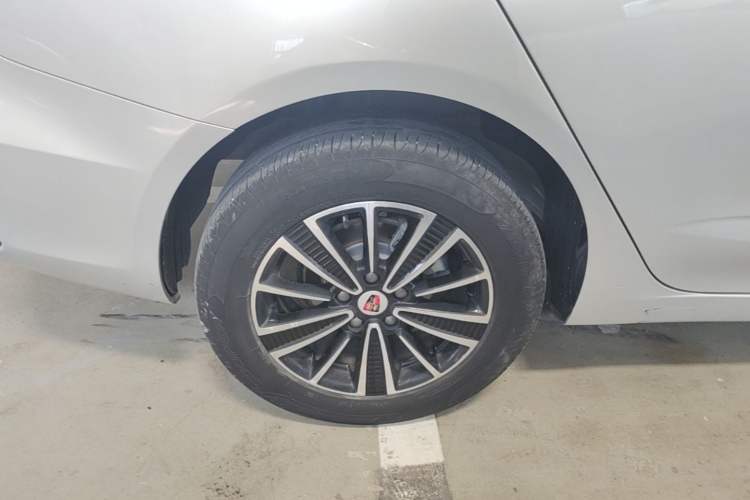 Used Roewe Ei5 2019 Smart Connect Flagship Edition Right Rear Wheel Hub