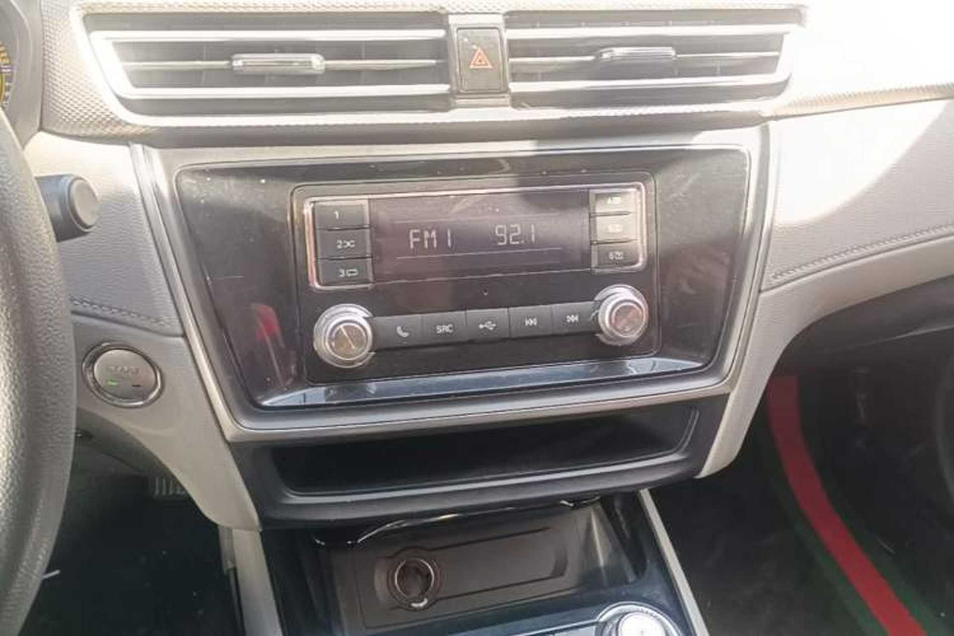 Used Roewe Ei5 2019 Comfort Edition Audio And AC Panel