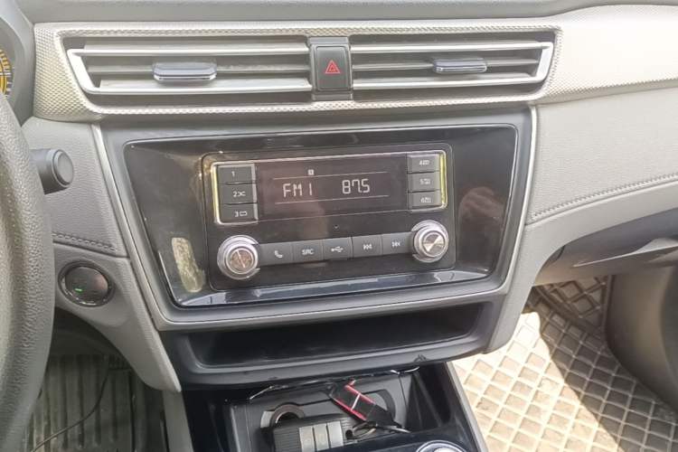 Used Roewe Ei5 2019 Comfort Edition Audio And AC Panel